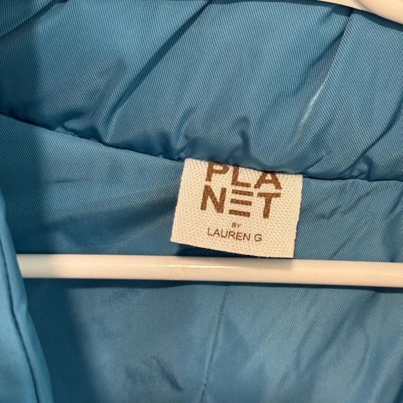 Nylon Chic Cape PLANET by Lauren G - Picture 4 of 5